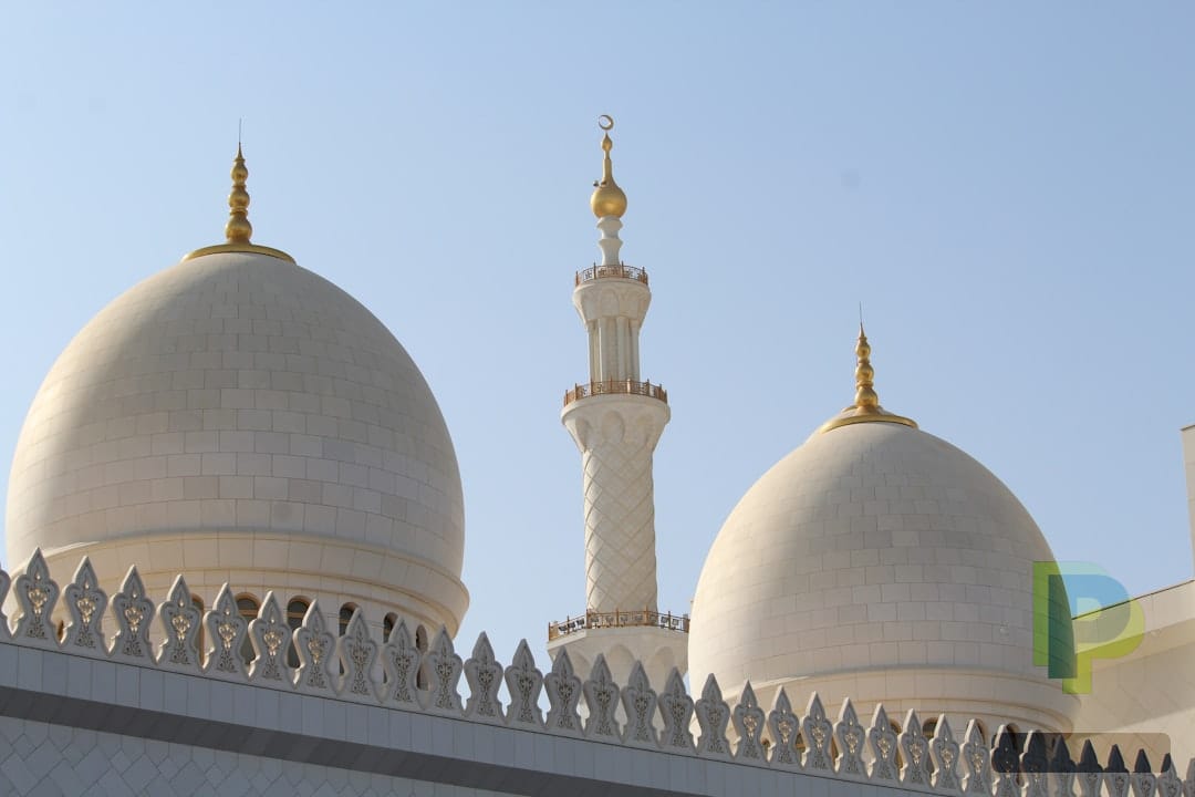 توقعات فلكية تشير إلى عيد الفطر 2026 يوم الجمعة في دول رئيسية، فكيف ستتأثر الأجندة الاقتصادية والسياحية في الخليج؟