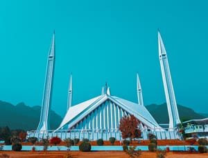 باكستان تكشف عن حزمة إصلاحات اقتصادية كبرى لجذب الاستثمار، لكن هل تنجح في استقرار الروبية وتخفيف أعباء المعيشة؟