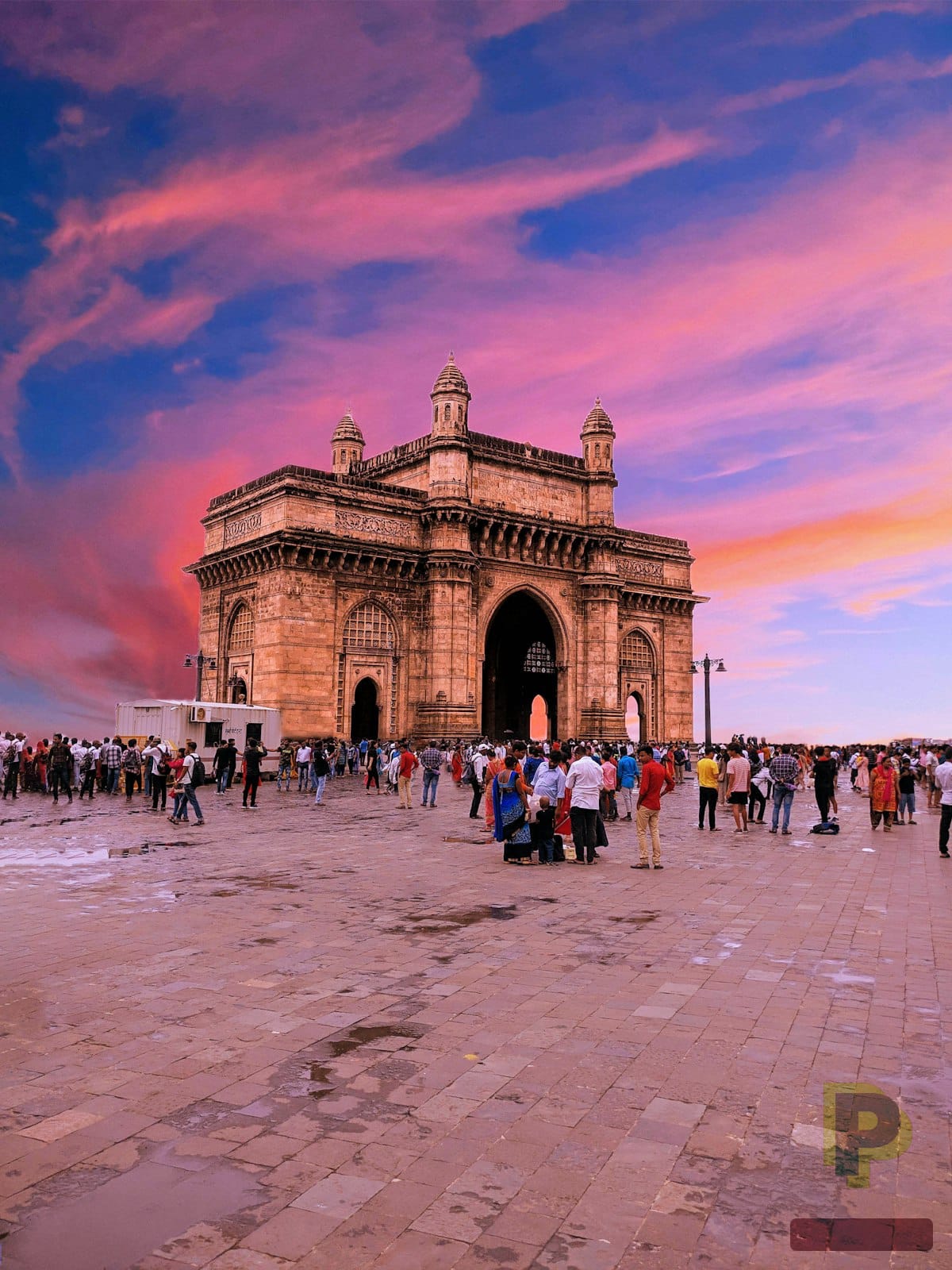 پاکستان سے بین الاقوامی پروازوں میں ۵۰ فیصد کمی: معیشت اور مسافروں پر کیا اثرات؟