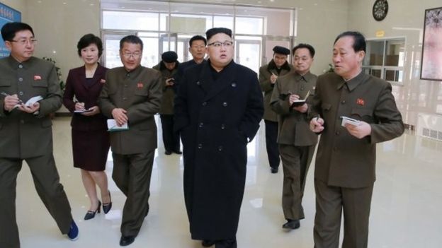Kim Jong Un zere sayaoon ke sath hawae adde pe